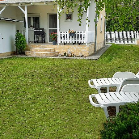 Holiday Home Balatonszarszo Bagian luar foto