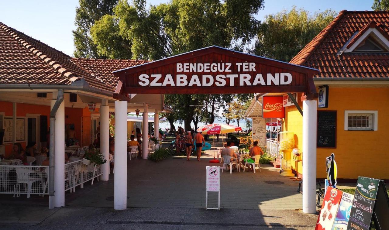 Holiday Home Balatonszarszo Bagian luar foto