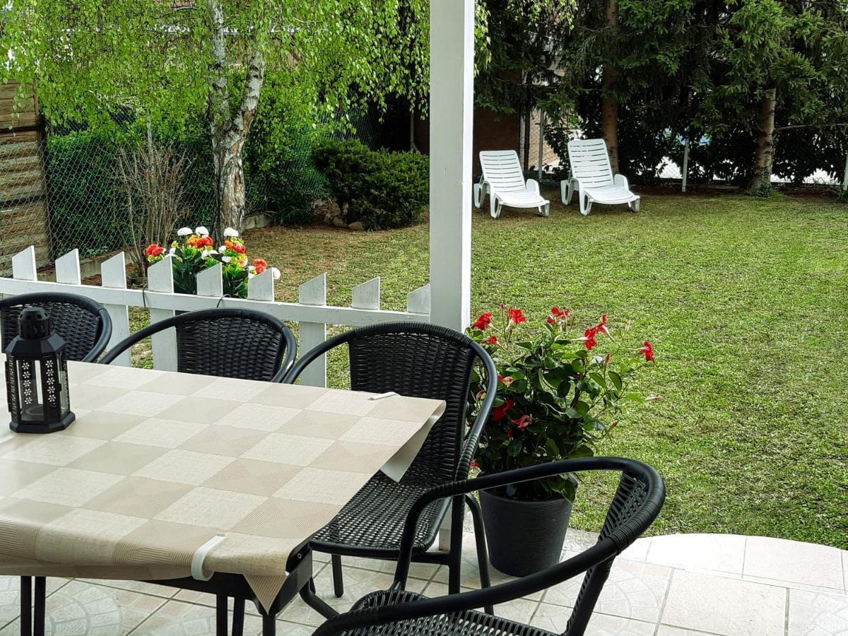 Holiday Home Balatonszarszo Bagian luar foto