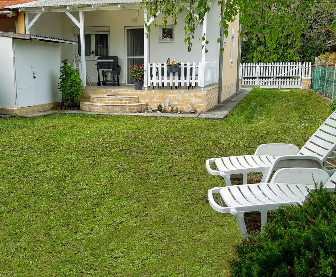 Holiday Home Balatonszarszo Bagian luar foto