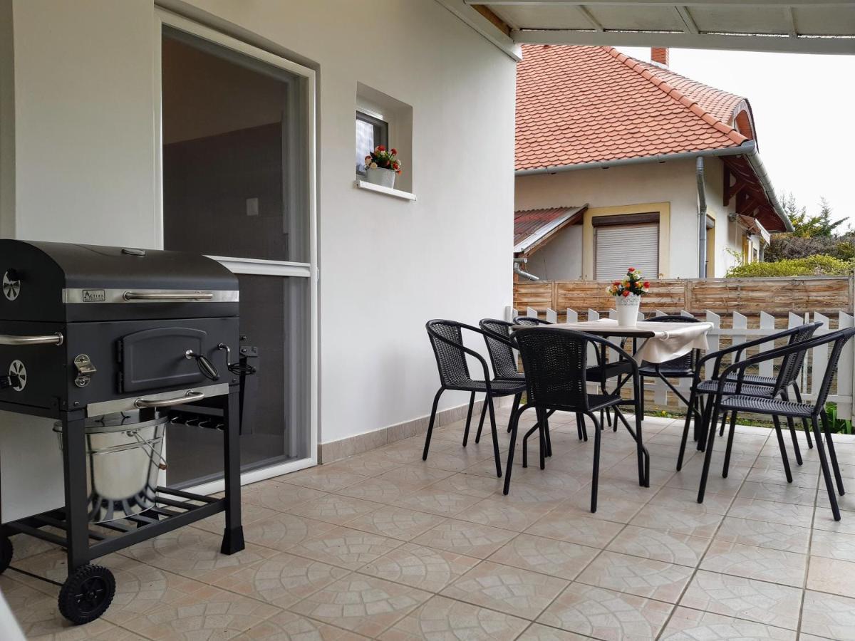 Holiday Home Balatonszarszo Bagian luar foto