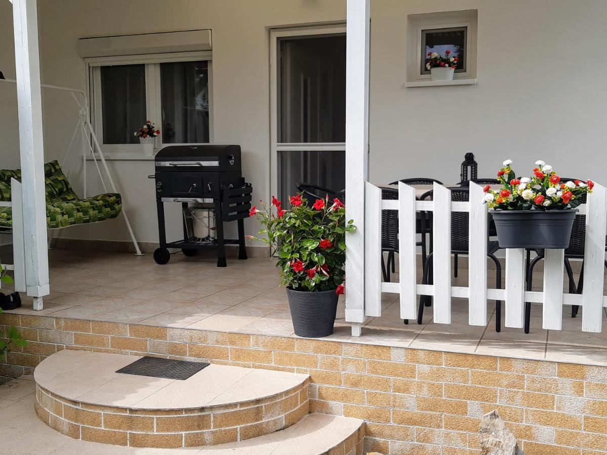 Holiday Home Balatonszarszo Bagian luar foto