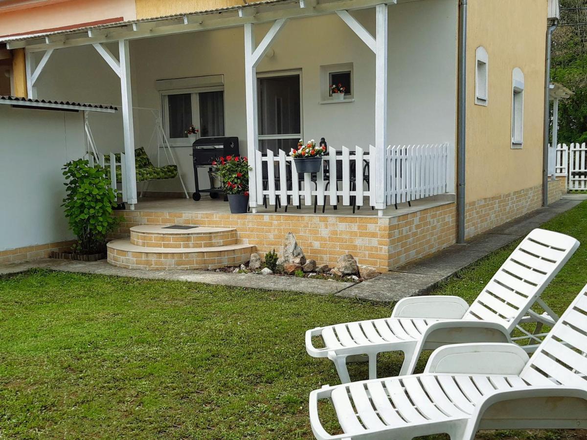 Holiday Home Balatonszarszo Bagian luar foto