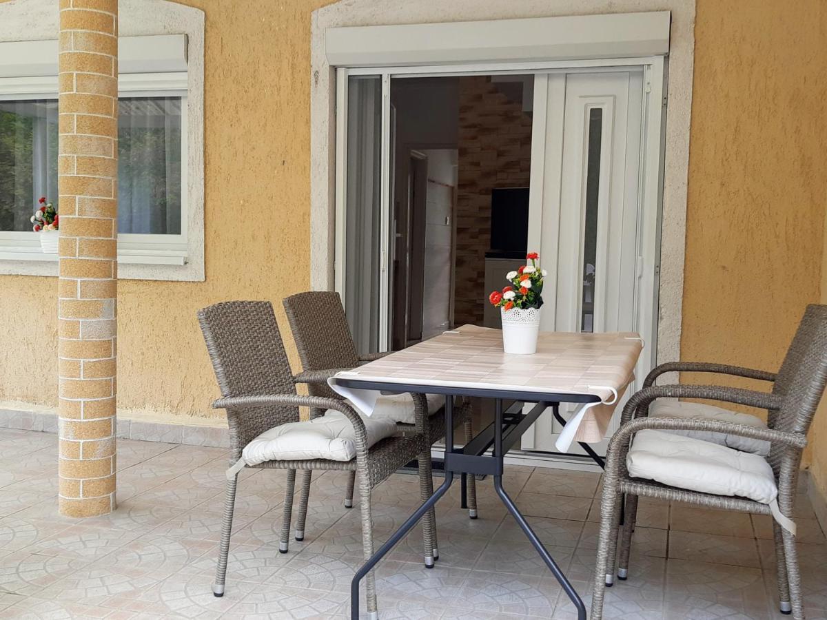 Holiday Home Balatonszarszo Bagian luar foto