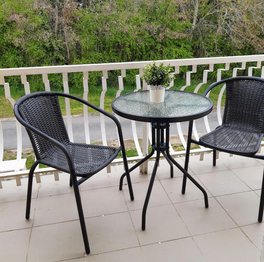 Holiday Home Balatonszarszo Bagian luar foto